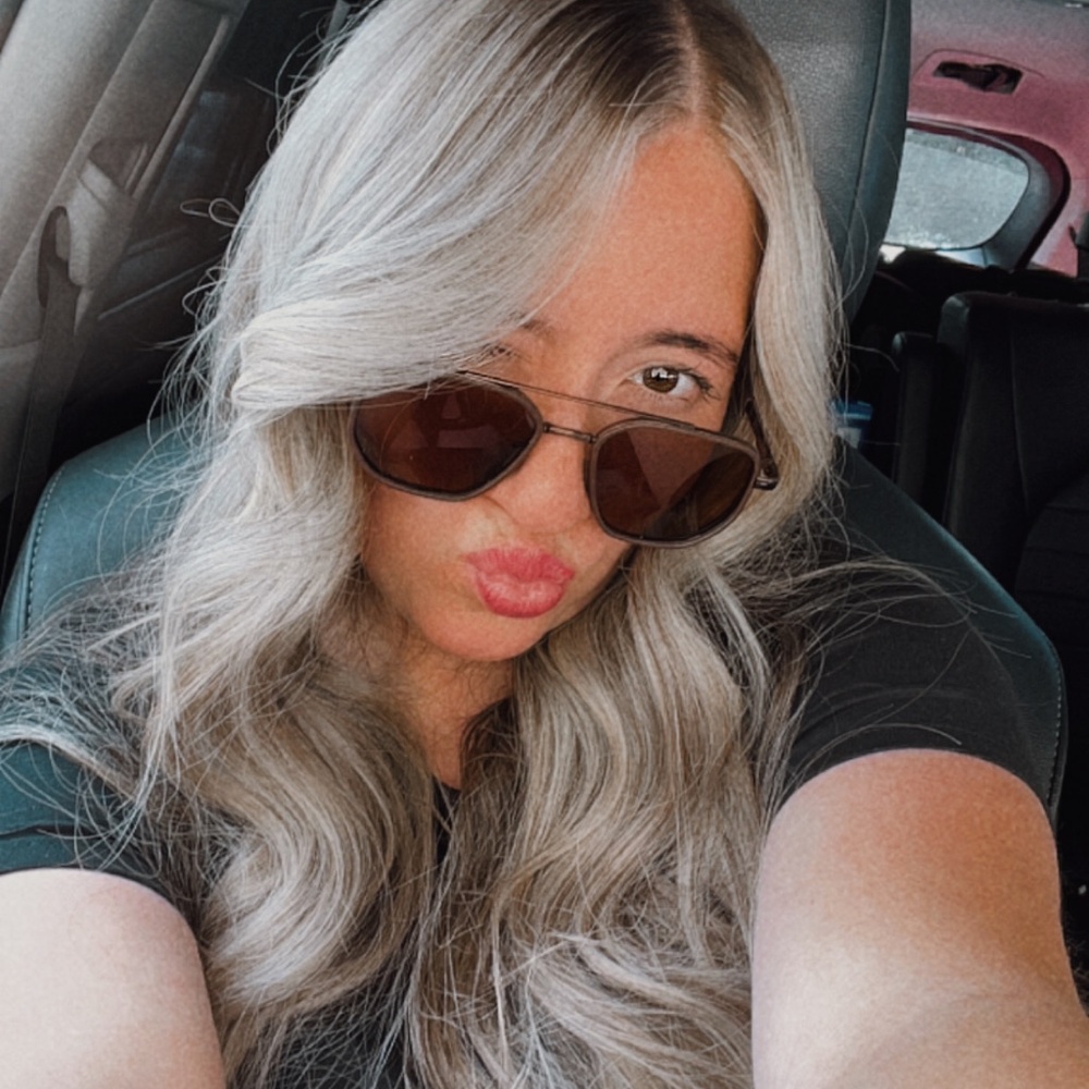 Meet your Posher, Liz